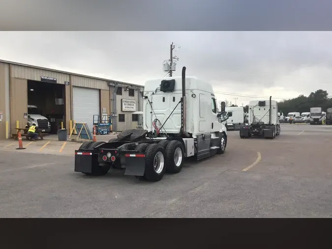 2021 Freightliner Cascadia 126