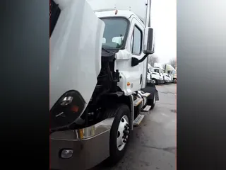 2017 FREIGHTLINER/MERCEDES CASCADIA 113