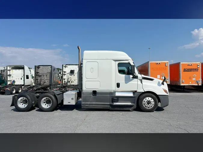 2021 Freightliner Cascadia 126