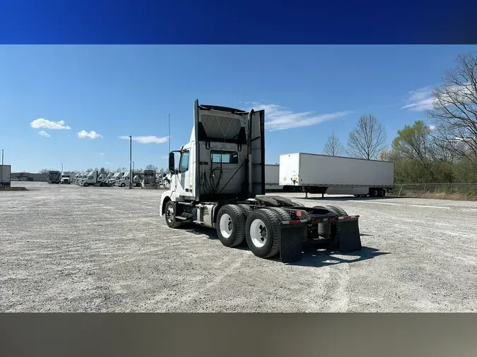 2015 Volvo VNL300