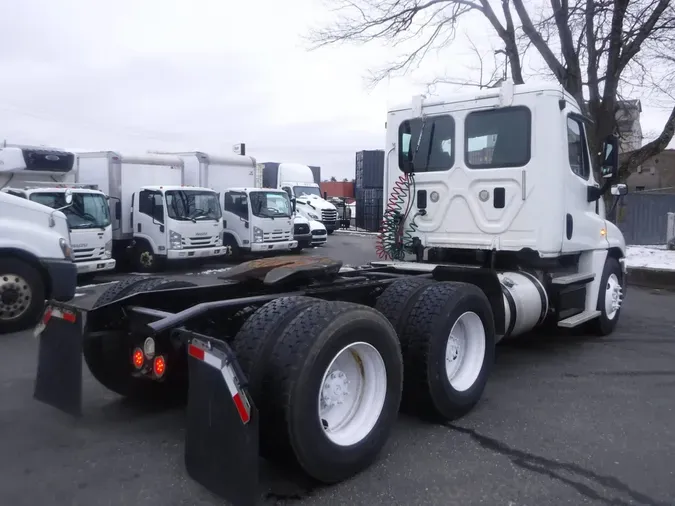 2015 FREIGHTLINER/MERCEDES CASCADIA 125