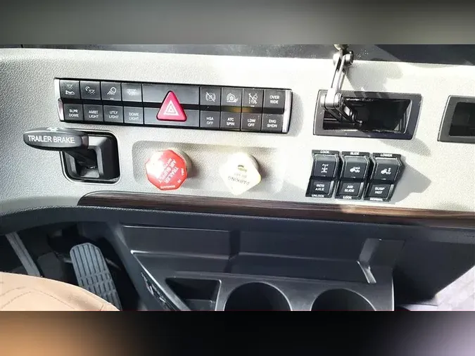 2020 FREIGHTLINER CA126