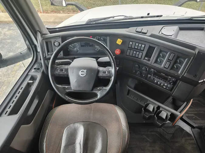 2022 VOLVO VNL64T860