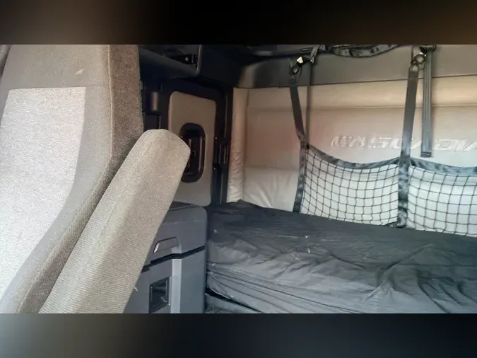 2022 Freightliner Cascadia 126