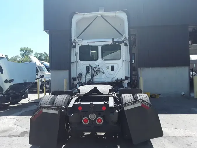 2017 FREIGHTLINER CASCADIA 113