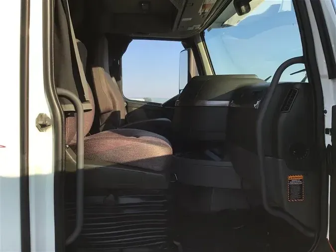 2021 VOLVO VNL760