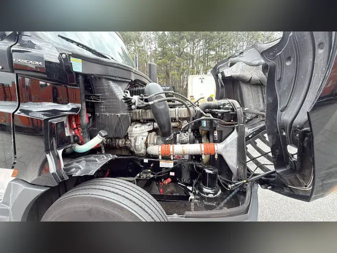 2021 Freightliner Cascadia 126