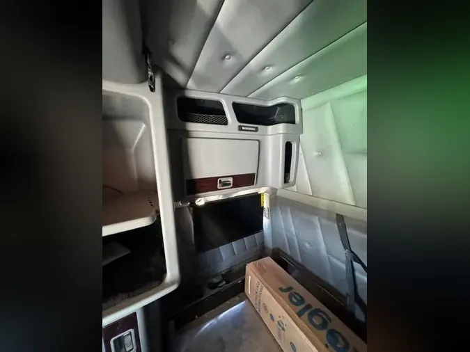 2019 Peterbilt 389
