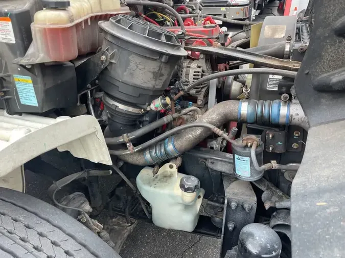 2018 FREIGHTLINER M2 106
