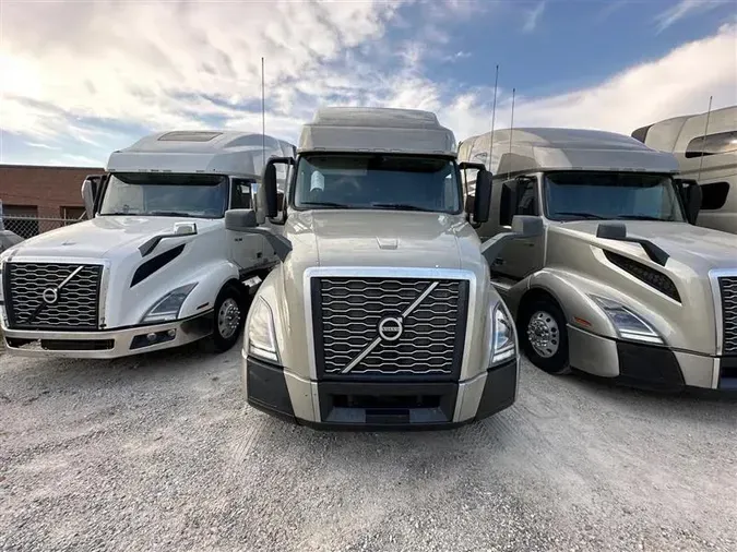 2021 VOLVO VNL760