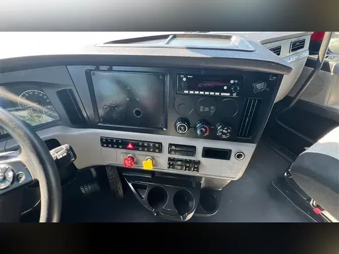 2022 FREIGHTLINER CA126