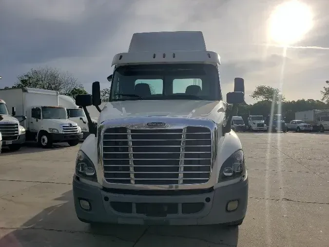 2018 Freightliner X12564ST