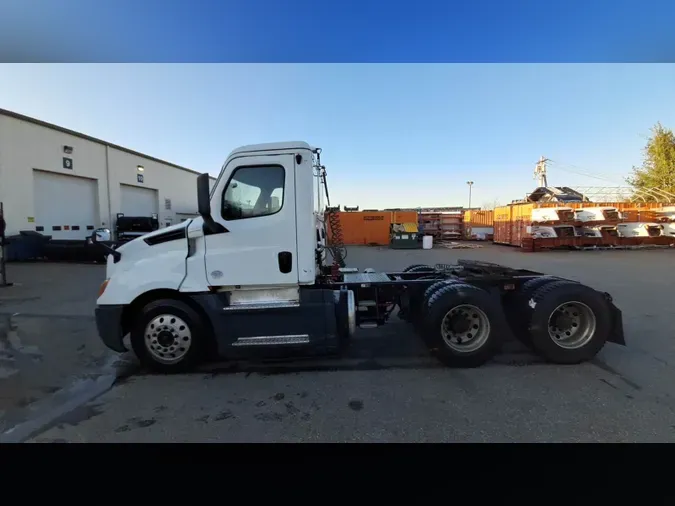 2019 Freightliner Cascadia 126