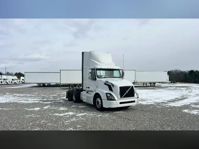 2018 Volvo VNL300701cd7a3a42d24169d5b76233af6bc5a