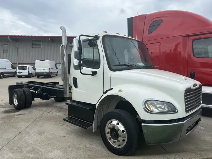 2019 Freightliner M2 106