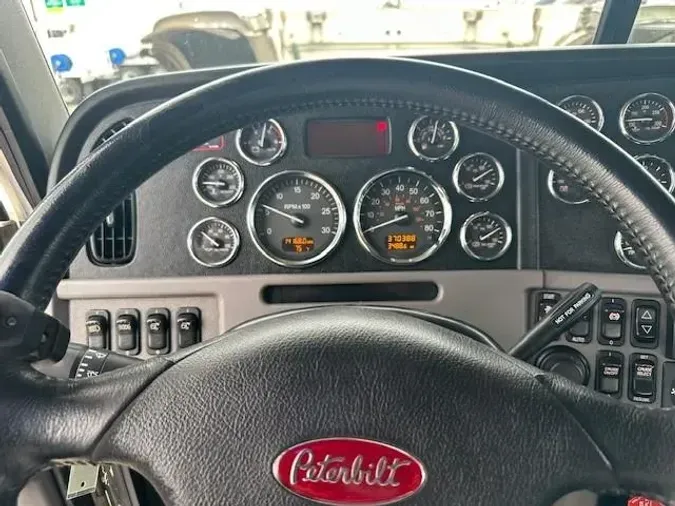 2021 Peterbilt 389