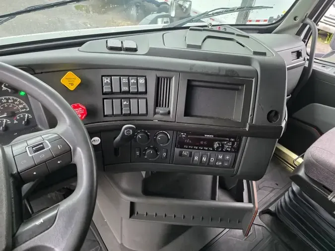2019 VOLVO VNR64T-640