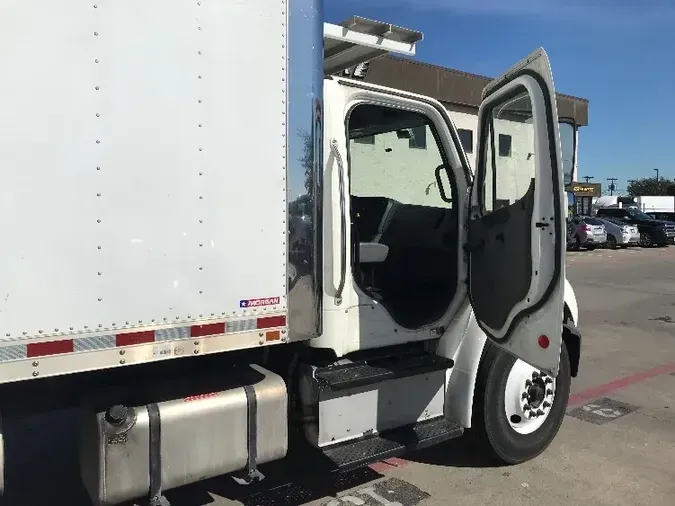 2016 Freightliner M2