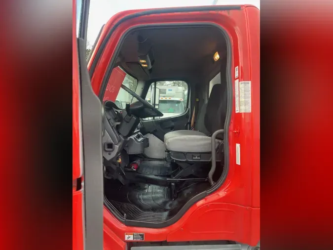 2018 FREIGHTLINER/MERCEDES M2 106