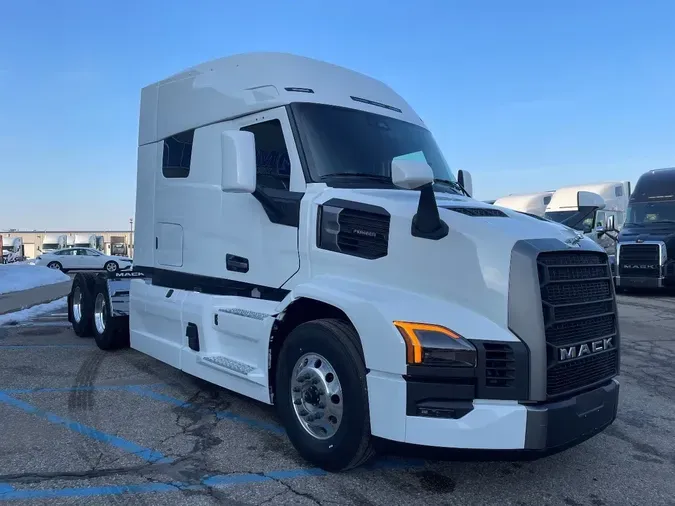 2026 MACK Pioneer 64" Mid Roof Sle