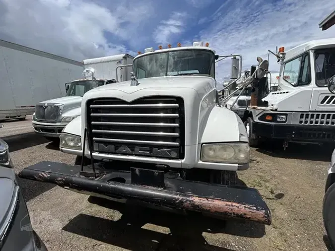 2012 MACK GRANITE GU713