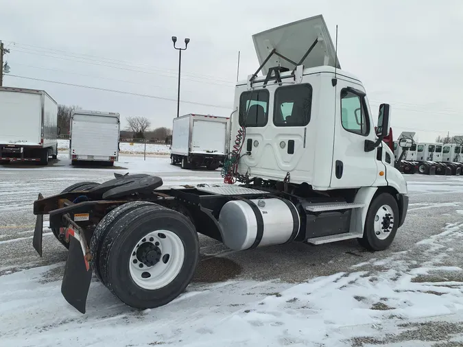 2016 FREIGHTLINER/MERCEDES CASCADIA 113