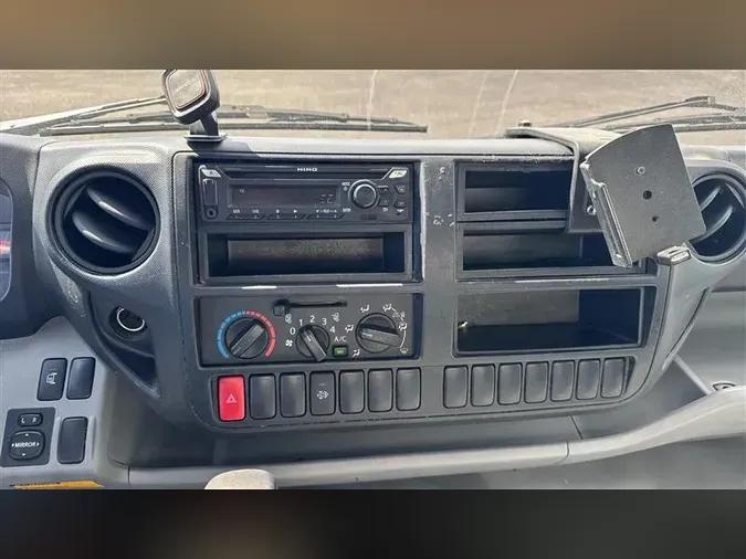 2019 HINO 195