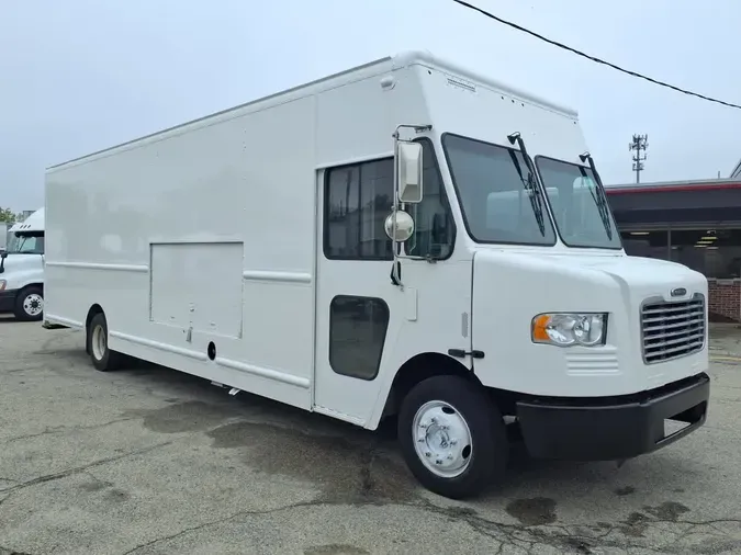 2016 FRTLR CUSTOM CHASSIS CORP MT55