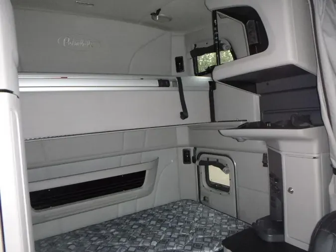 2022 Peterbilt 579