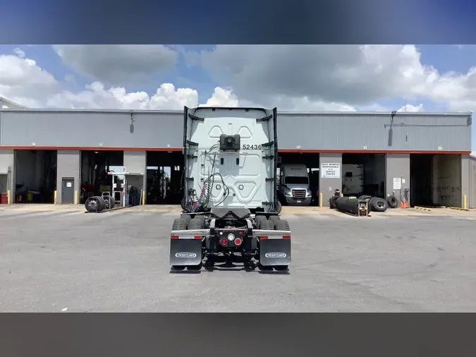 2022 Freightliner Cascadia 126