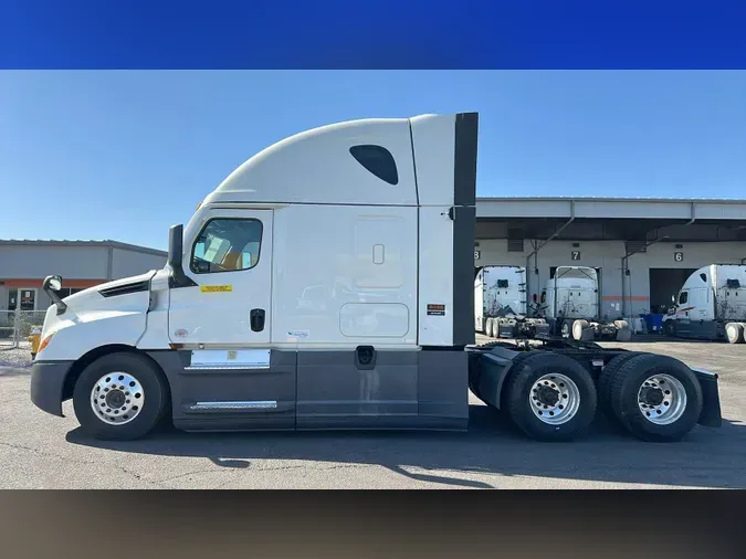 2022 Freightliner Cascadia 126