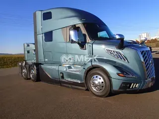2025 VOLVO VNL64T860