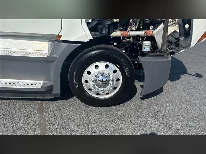 2020 FREIGHTLINER CA126