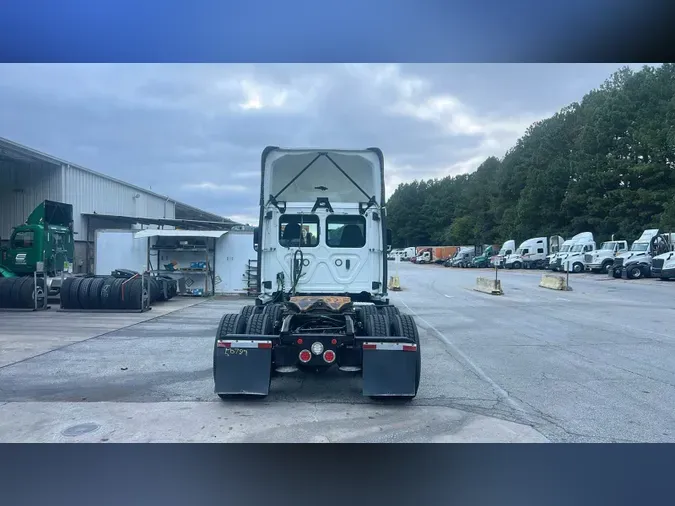 2020 Freightliner Cascadia 126