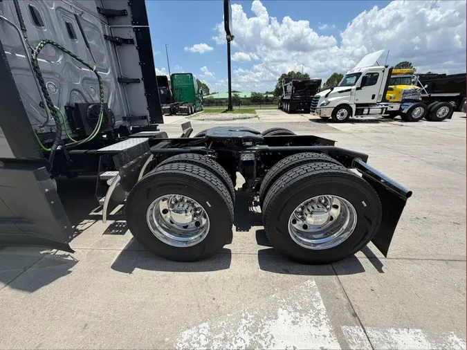2022 Freightliner Cascadia 126