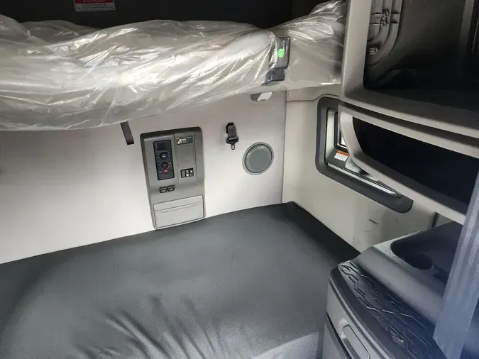 2023 VOLVO VNL64T760