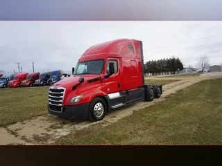 2019 FREIGHTLINER Cascadia 126