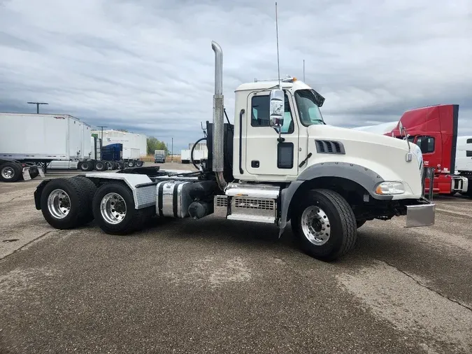 2020 MACK GR64BT