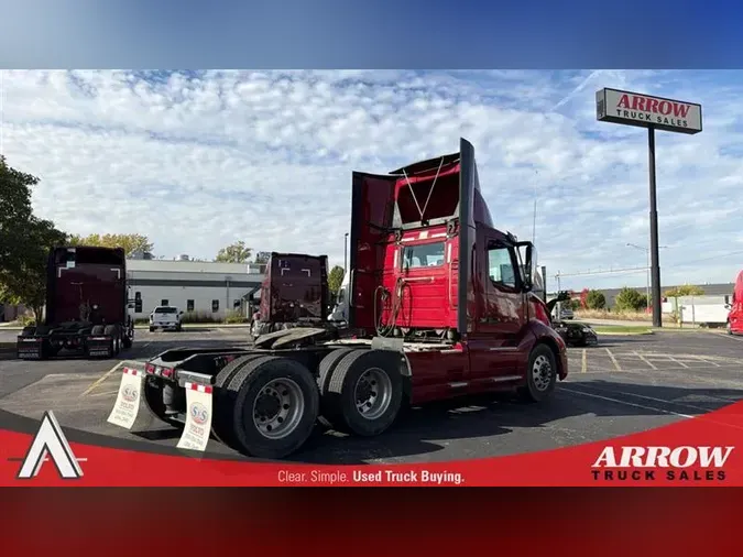 2022 VOLVO VNL64T300