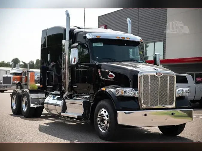 2025 PETERBILT 567