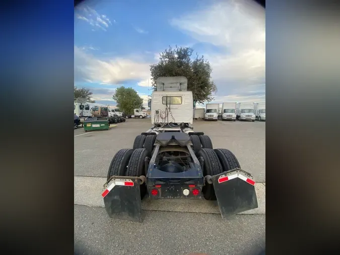 2019 VOLVO VNL64T-300