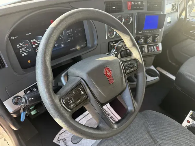 2025 Kenworth T88070502342e333415f58c6e69aeb82f7ce