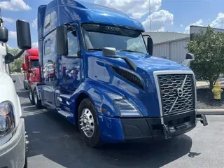 2022 VOLVO VNL860