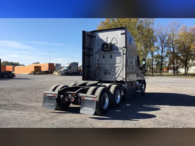2021 Freightliner Cascadia 126