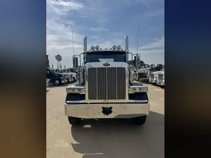 2027 PETERBILT 589