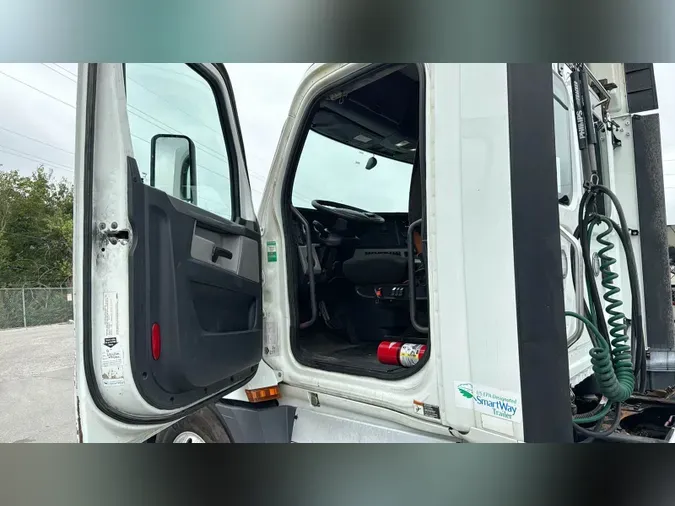 2020 Freightliner Cascadia 126