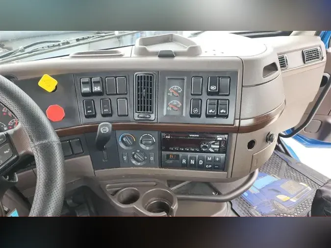 2017 VOLVO VNL300