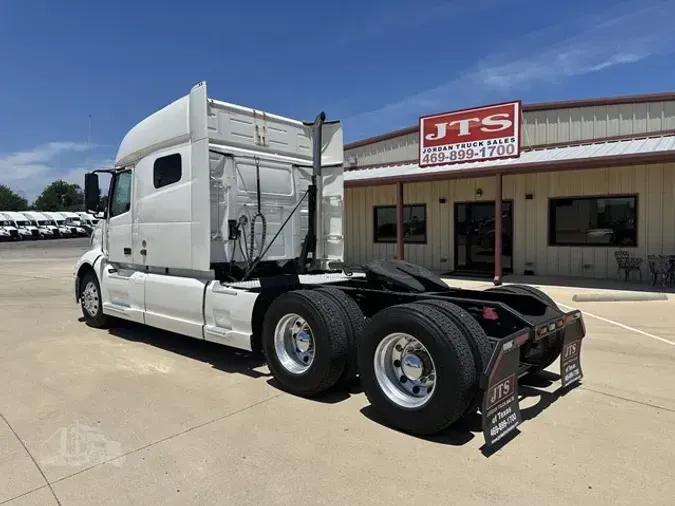 2021 VOLVO VNL64T740