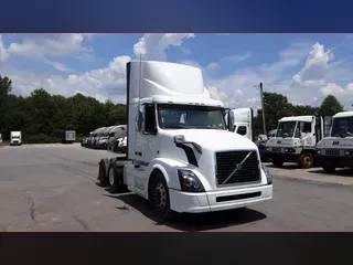 2018 Volvo VNL300