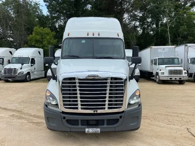 2019 Freightliner X12564ST